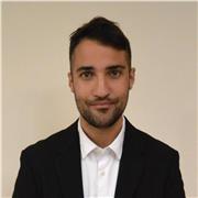 Studente laureato e laureando offre compiti